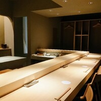 むら上 - カウンター席、すっきりしておしゃれです