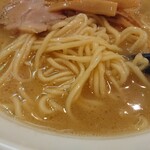 らぁ麺 まる月 - ・この写真だけなら天一と言われても、僕はそうか、と思ってしまう