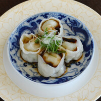 圓包水餃子　4個