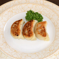 特製広東焼き餃子　3個（テイクアウト可）