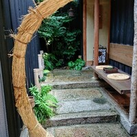 馳走なかむら - お店には茅の輪をくぐって