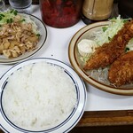 キッチン南海 - エビコロ定食、追加のしょうが焼き、今日は多め