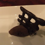 ブルガズ アダ - 、シェフオリジナルのチョコレートムース　ホワイトペッパー、レモン、オリーブオイルの香り