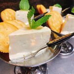 つくね屋ロック - 自家製クリームチーズ豆腐 500円