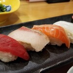 Sushi Misakimaru - にぎりセット。