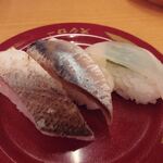 Sushiro - 天然魚三貫盛り（ひらめ　塩〆いわし　かますの炙り）（150円）（2020年６月）
