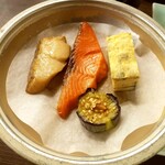 たちばなや - ダイニング「橘」での朝食◆減塩紅鮭・銀だらたまり漬け・うに椎茸 (陶板あたため)