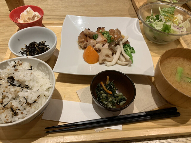 おぼんdeごはん アコルデ新百合ヶ丘北館店 新百合ケ丘 定食 食堂 食べログ