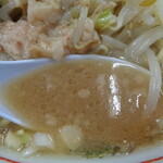 ラーメン二郎 - 混ぜるとちゃんと豚色！