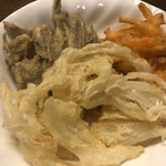 おふくろ亭 - 2020/06/23
      ホル鍋 単品 300円
      チキンカツ 100円
      天ぷら盛合わせ 100円