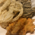 おふくろ亭 - 2020/06/23
      ホル鍋 単品 300円
      チキンカツ 100円
      天ぷら盛合わせ 100円