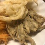 おふくろ亭 - 2020/06/23
      ホル鍋 単品 300円
      チキンカツ 100円
      天ぷら盛合わせ 100円