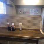 おふくろ亭 - 店内
      2020/06/23
      ホル鍋 単品 300円
      チキンカツ 100円
      天ぷら盛合わせ 100円