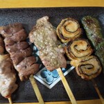 Sumibikushiyaki chidori - せせり、（鶏）ハツ、豚ロースわさびソース、きつねのり巻、しそ巻