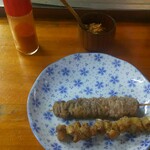 きっぽうそう - ナンコツ（130円）と牛串（150円、メニュー記載なし）