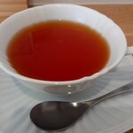 Kafe Rapporu Thi - カップに注いだ和紅茶