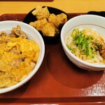 なか卯 - 炭火親子丼、冷小担々うどん、唐揚げ