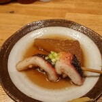 おでん屋だいすけ - 手前がタコ串