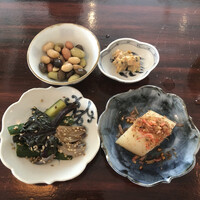 あそび割烹 さん葉か - おかず4品はいずれも手の込んだ料理です。