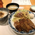 石和川 - まぐろほほ肉カツ定食 1000円