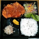 亀の家食堂 - とんかつ弁当  750円(込)