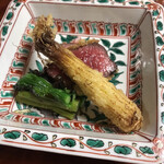 日本料理 新茶家 - 焼物 短角牛あられ　ヤングコーン　なるこゆり　新玉ちり酢　山椒醤油