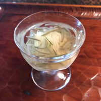 日本料理 新茶家 - 先付　長芋素麺　蓴菜　柚子