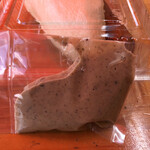 カフェアンドショップ ロータスランド - 2020/06/24
      まるごとにんじんパン 400円
      たっぷり野菜と大豆ミートのポケットサンド 250円
      人参ドレッシング付き