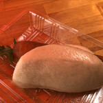 カフェアンドショップ ロータスランド - 2020/06/24
      まるごとにんじんパン 400円
      たっぷり野菜と大豆ミートのポケットサンド 250円
      人参ドレッシング付き