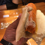 カフェアンドショップ ロータスランド - 2020/06/24
      まるごとにんじんパン 400円
      たっぷり野菜と大豆ミートのポケットサンド 250円
      人参ドレッシング付き