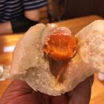 カフェアンドショップ ロータスランド - 2020/06/24
      まるごとにんじんパン 400円
      たっぷり野菜と大豆ミートのポケットサンド 250円
      人参ドレッシング付き