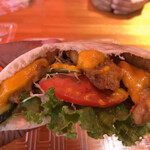 カフェアンドショップ ロータスランド - 2020/06/24
      まるごとにんじんパン 400円
      たっぷり野菜と大豆ミートのポケットサンド 250円
      人参ドレッシング付き