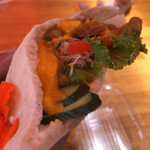 カフェアンドショップ ロータスランド - 2020/06/24
      まるごとにんじんパン 400円
      たっぷり野菜と大豆ミートのポケットサンド 250円
      人参ドレッシング付き