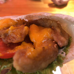 カフェアンドショップ ロータスランド - 2020/06/24
      まるごとにんじんパン 400円
      たっぷり野菜と大豆ミートのポケットサンド 250円
      人参ドレッシング付き