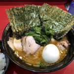 家系総本山 ラーメン 吉村家 - チャーシューメン＋のり＋くずれ玉子