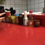 家系総本山 ラーメン 吉村家 - 薬味たち