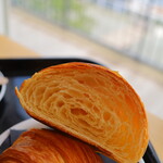 ゼブラ コーヒーアンドクロワッサン - 断面　どうしたらこんなにスッパリ切れるんだろ？