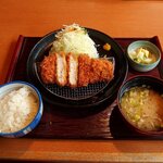 Katsutoshi - 三元豚ロースランチ・中（1,640円）