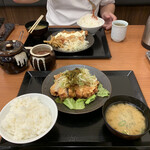 Karayama - 油淋鶏定食　イカの塩辛食べ放題