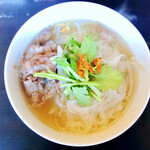 ベトナム料理 フォーコハイサイゴン - 牛肉フォー　パクチー乗せた状態