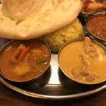 印度料理シタール - シュリンプカレーとバターチキンカレー
