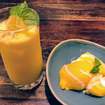 印度料理シタール - マンゴーラッシーとマンゴープリン