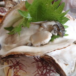 くつろぎ亭ひこべえ  - 岩ガキ（大）