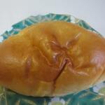レイジーバードベーカリー - クリームパン180円。 
            
            ほのかにラムの香りのする自家製カスタードクリームの入った人気パンです。  
