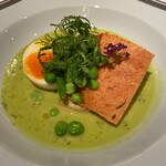 ロドラント ミノルナキジン - 鰆のポワレ　アサリのジュとプチポワのソース