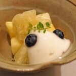 Ubu Ka - 水物　　沖縄産のパイナップル、東京都産のブルーベリー、山椒の泡