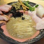 拉麺 成 - にごり背脂ｂｏｏｓｔ牡蠣１１００円＋鴨肉１２０円