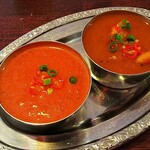ヘブン - キーマカレー（左）と、南瓜と鶏肉カレー（右）