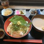 白うさぎ - 赤いか丼定食