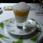 モナリザ - 前菜：オーストラリア産のクリスタルベイ海老とホワイトアスパラガスのブランマンジェ